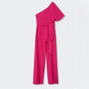 Flowy fabric. Asymmetrical. Short sleeve, linen only. Party and events.